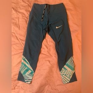 Nike Cropped Leggings XS